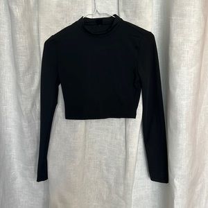 black cropped longsleeve